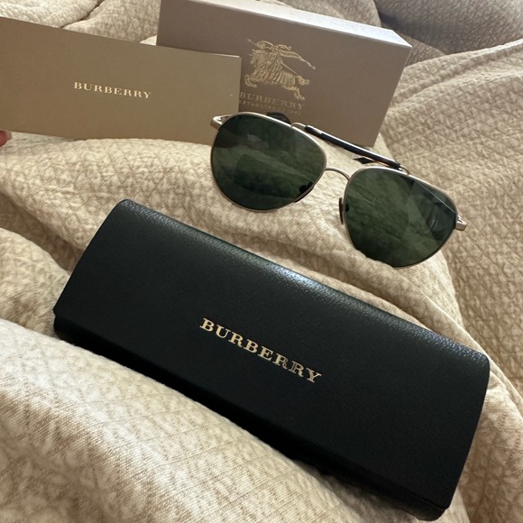 Authentic burberry sunglasses - Picture 1 of 2